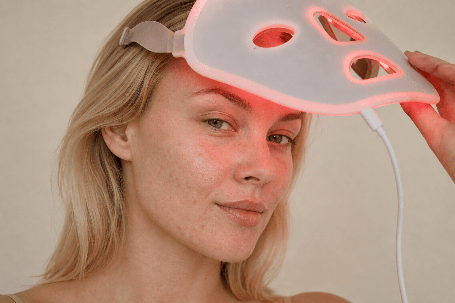 Red light therapy for skin: what LED masks can and cannot do - skincare guide